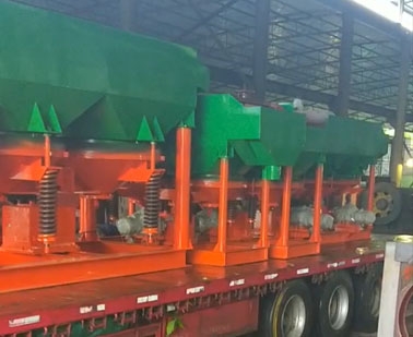 大型的篩上排礦JT2-3跳汰機(jī)發(fā)貨到江西